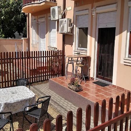 Hellasz Apartman Gyula Exteriér fotografie