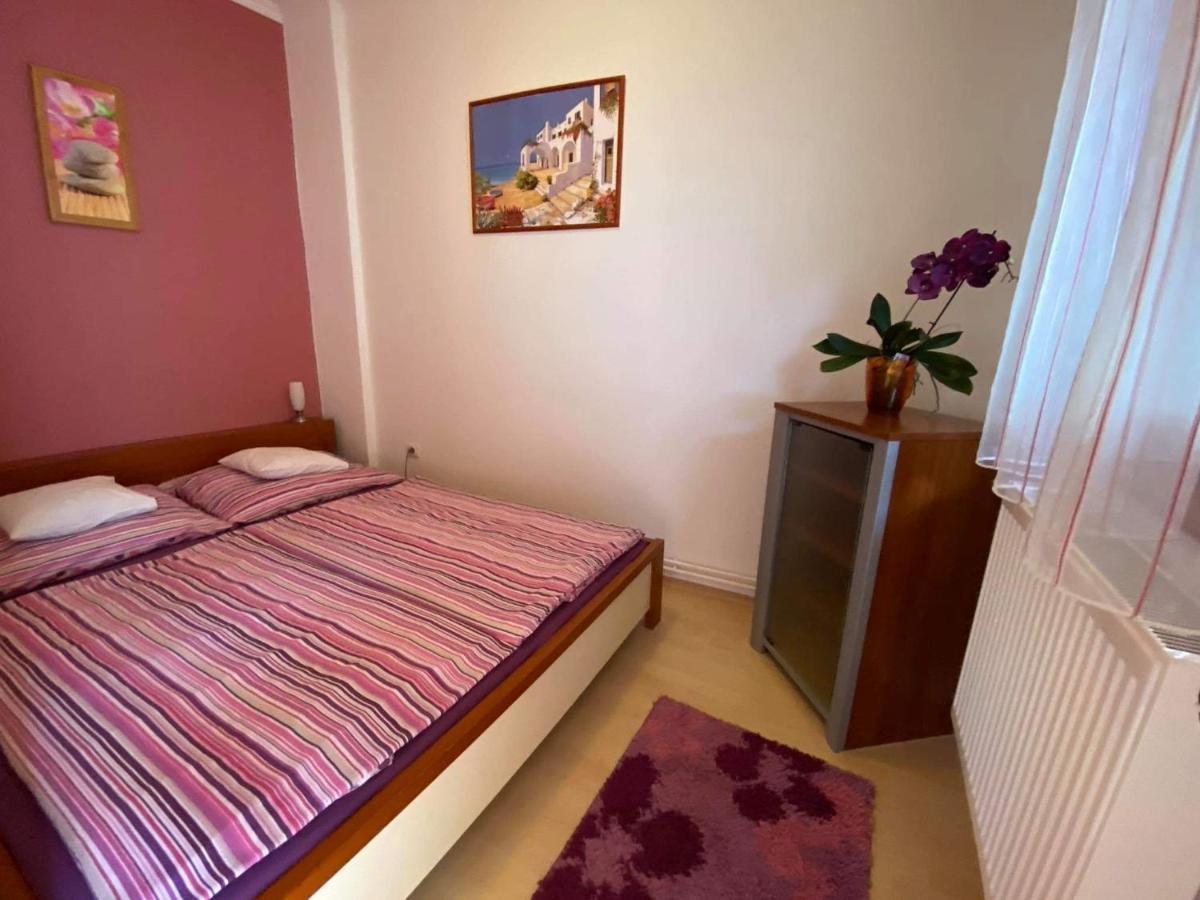 Hellasz Apartman Gyula Exteriér fotografie