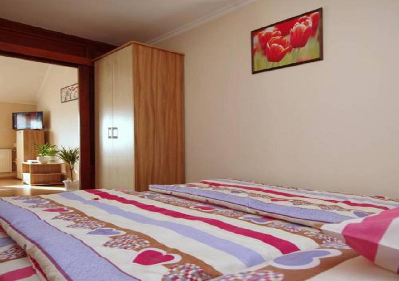 Hellasz Apartman Gyula Exteriér fotografie