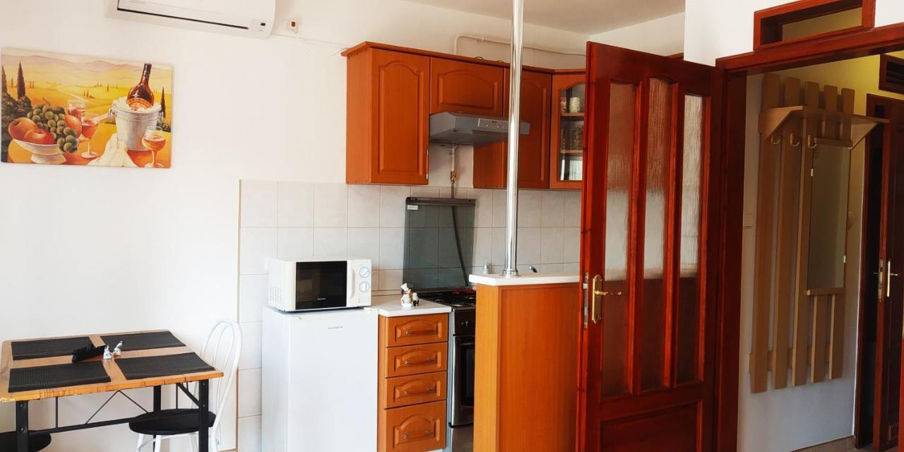 Hellasz Apartman Gyula Exteriér fotografie