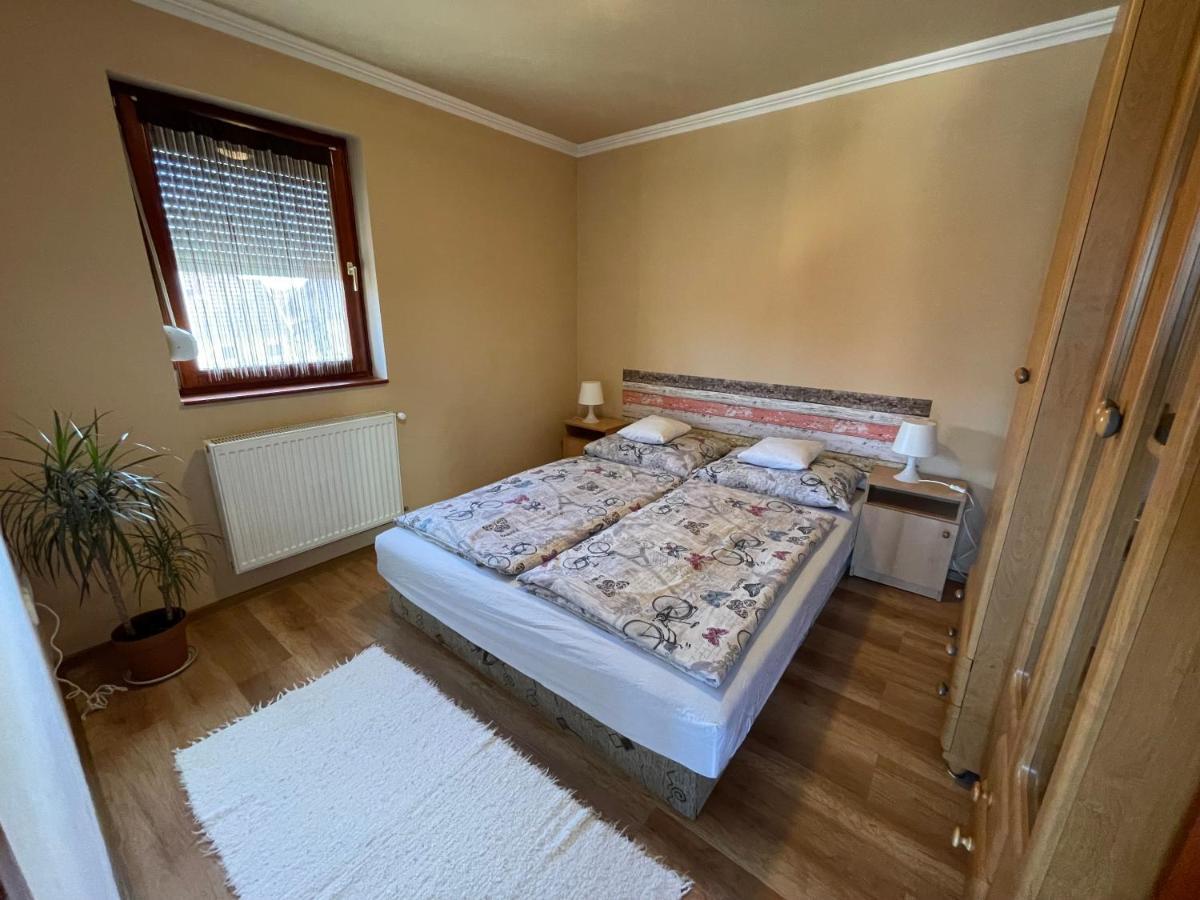 Hellasz Apartman Gyula Exteriér fotografie