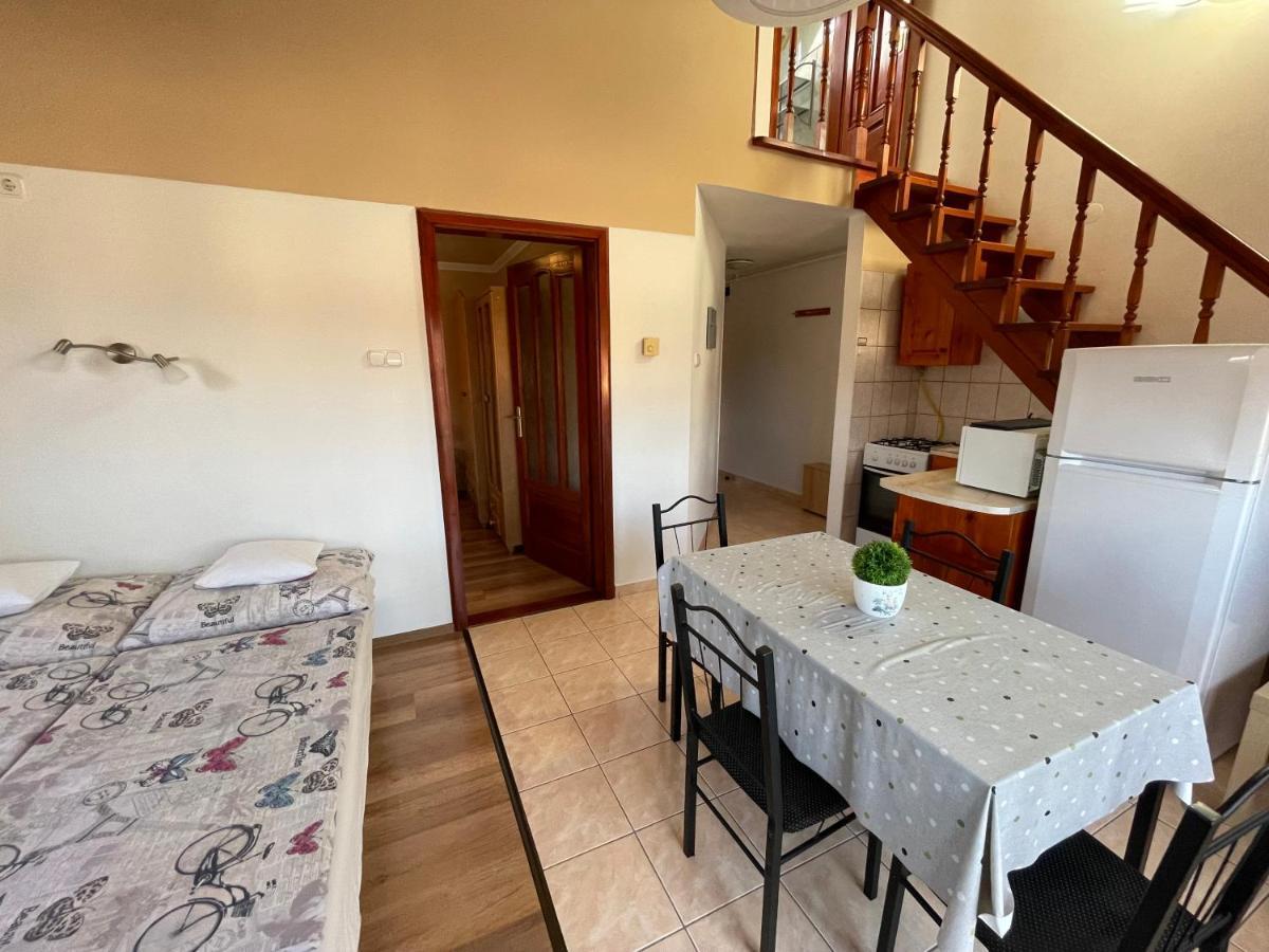 Hellasz Apartman Gyula Exteriér fotografie