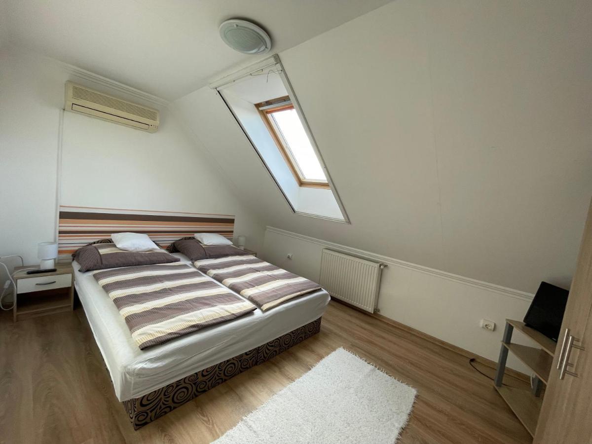 Hellasz Apartman Gyula Exteriér fotografie