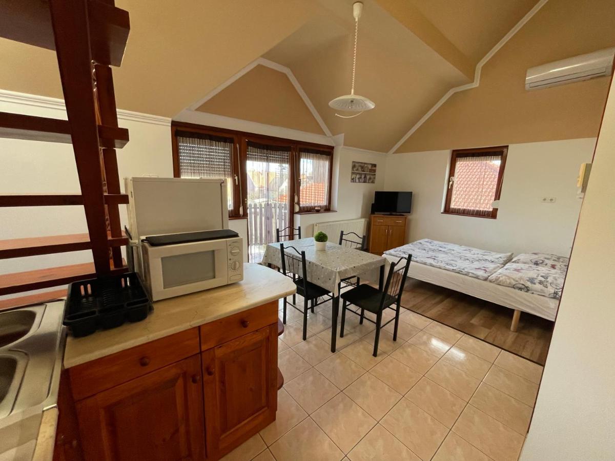 Hellasz Apartman Gyula Exteriér fotografie