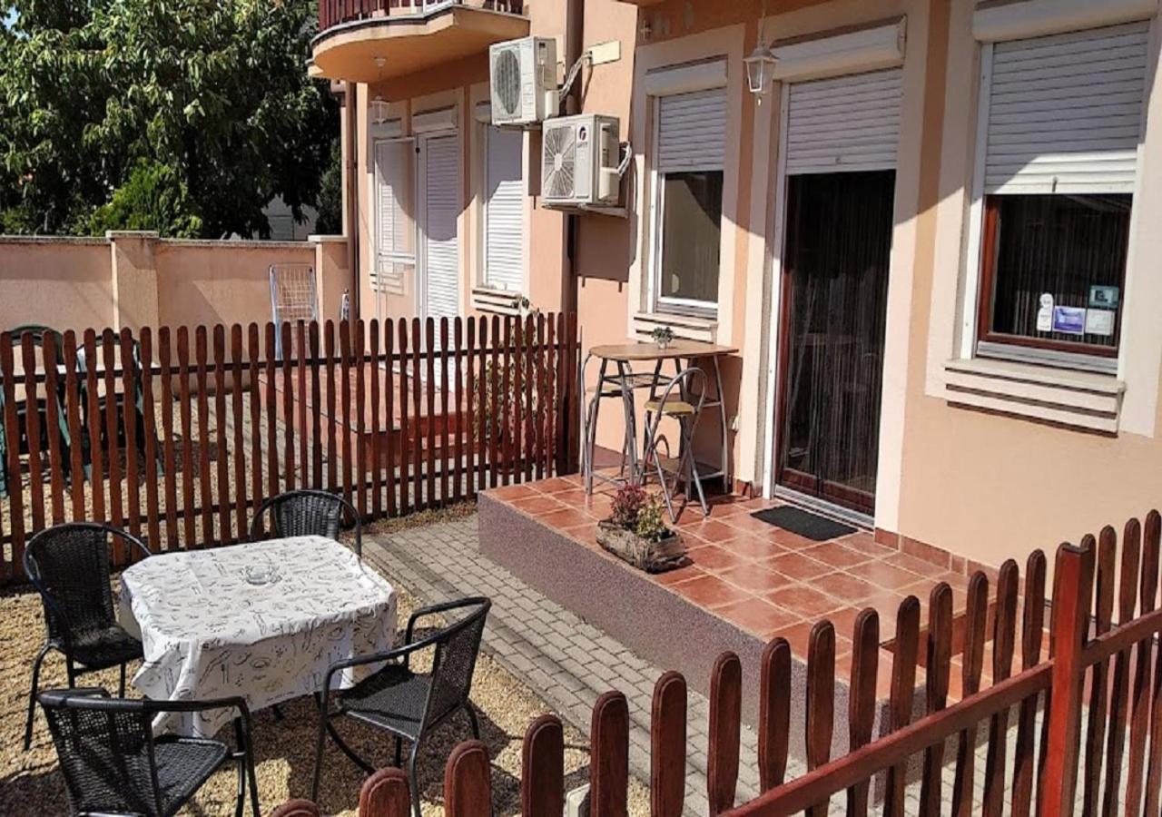 Hellasz Apartman Gyula Exteriér fotografie
