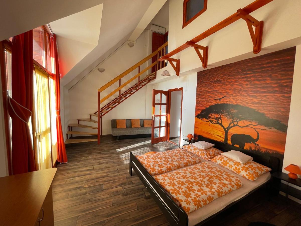 Hellasz Apartman Gyula Exteriér fotografie