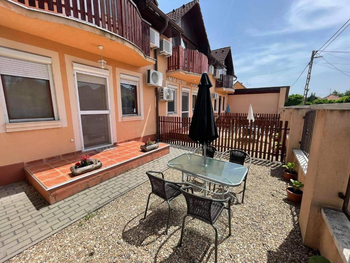 Hellasz Apartman Gyula Exteriér fotografie