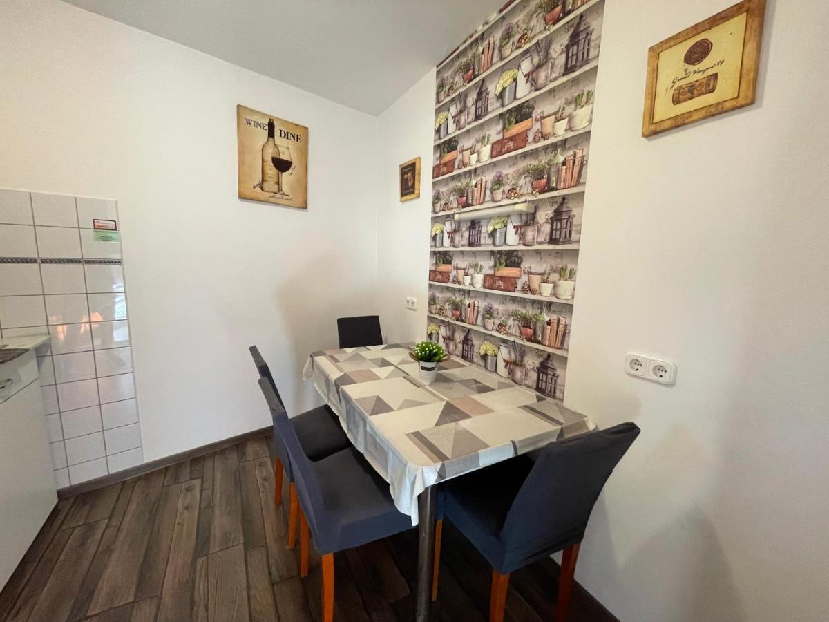 Hellasz Apartman Gyula Exteriér fotografie