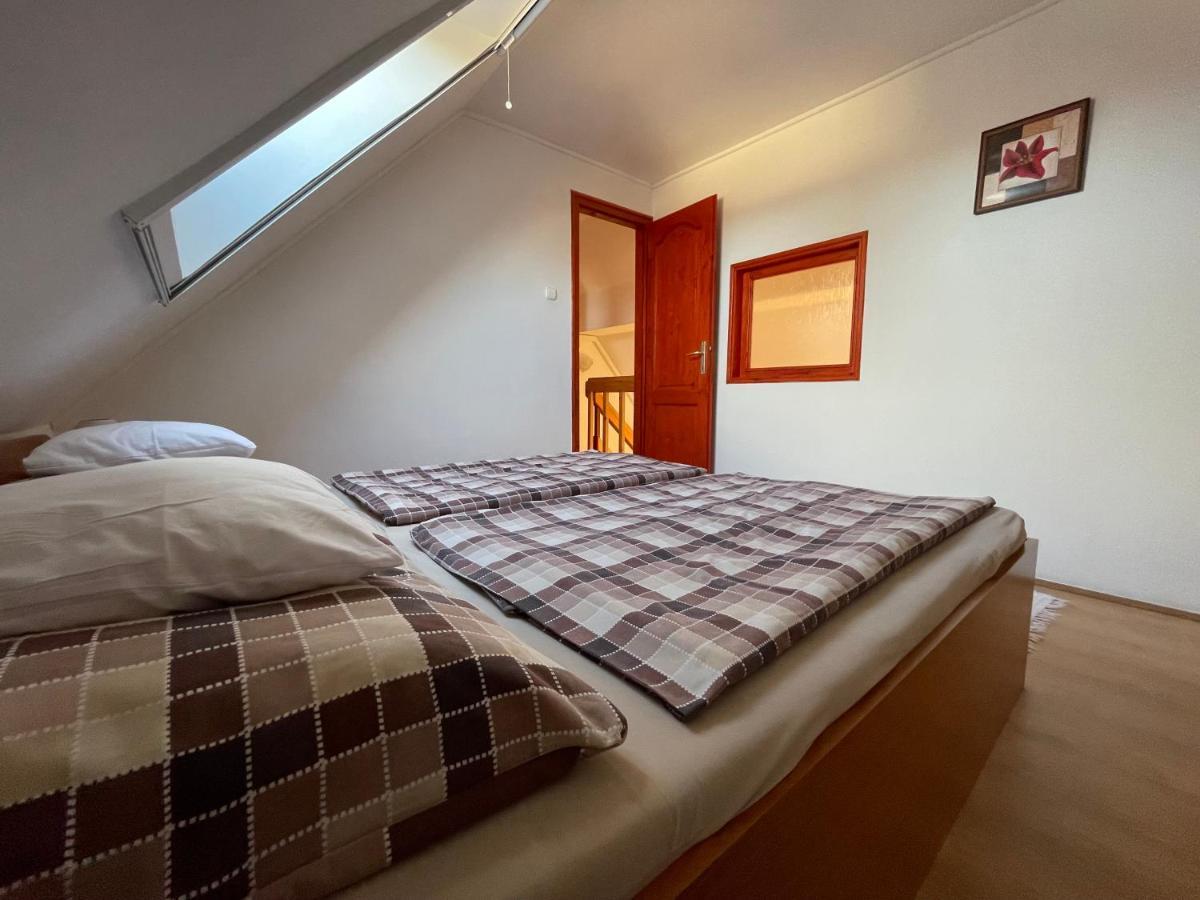 Hellasz Apartman Gyula Exteriér fotografie