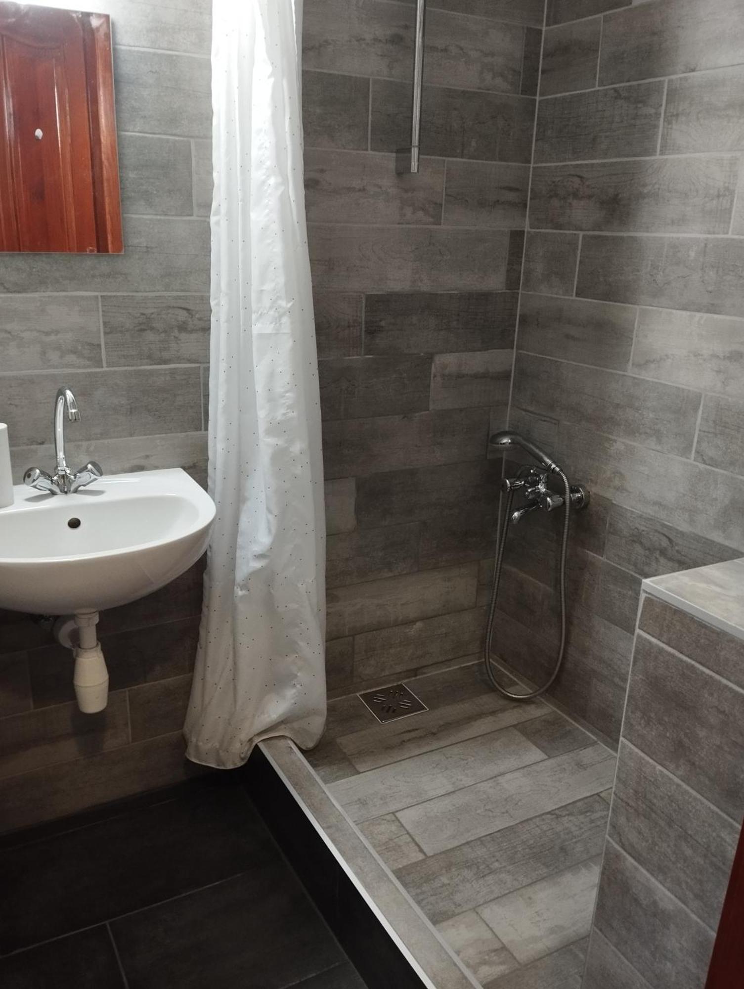 Hellasz Apartman Gyula Exteriér fotografie