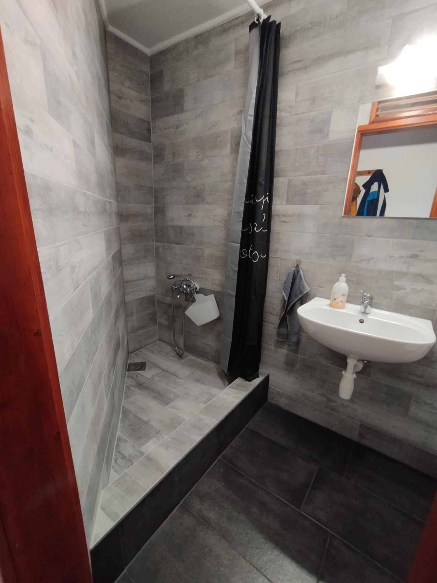 Hellasz Apartman Gyula Exteriér fotografie
